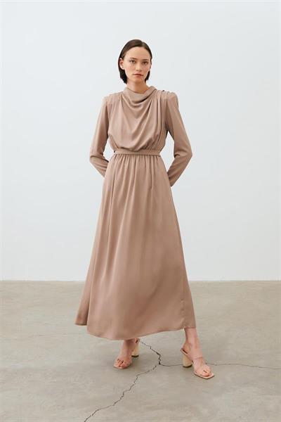 PORTE SATIN DRESS CAMEL