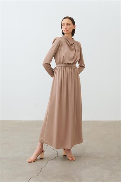 PORTE SATIN DRESS CAMEL