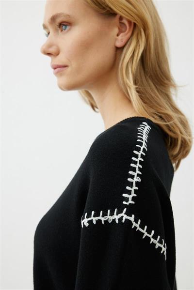 PREMIUM SELECTION STITCH DETAILED SWEATER BLACK