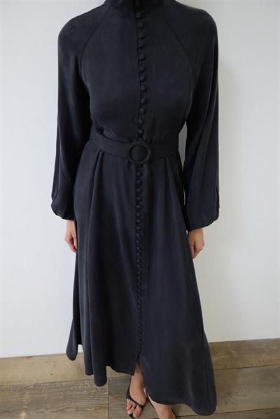 PRIME WASHED SILK BUTTONED BELT DRESS BLACK