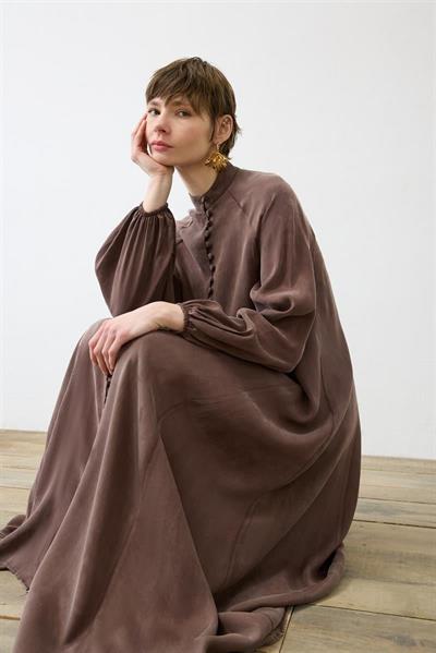 PRIME WASHED SILK BUTTONED BELT DRESS BROWN