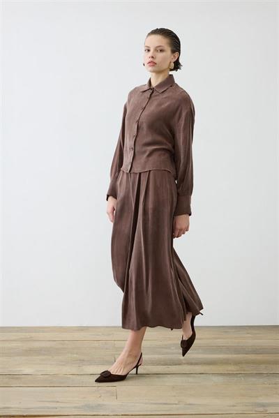 PRIME WASHED SILK PLEATED SKIRT BROWN