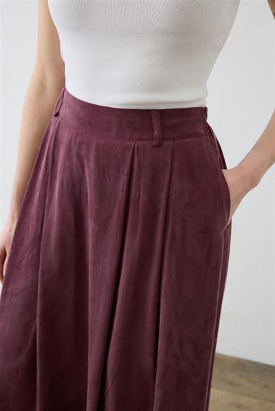 PRIME WASHED SILK PLEATED SKIRT BURGUNDY