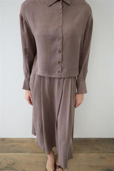 PRIME WASHED SILK PLEATED SKIRT TAUPE