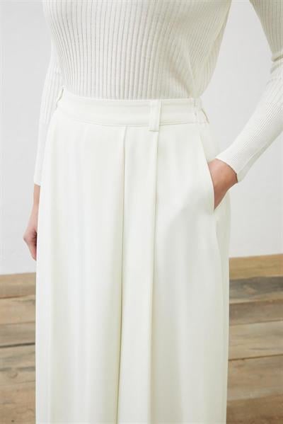 RINA CREPE 3 PLEATED SKIRT ECRU