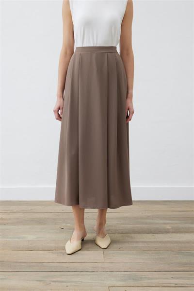RINA CREPE 3 PLEATED SKIRT TAUPE