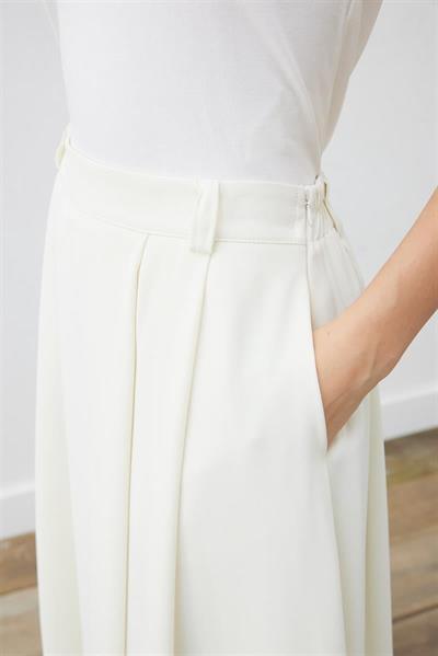 RINA CREPE 3 PLEATED SKIRT VANILLA