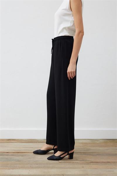 RINA CREPE ELASTIC WAIST WIDE PANTS BLACK