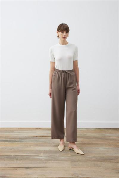 RINA CREPE ELASTIC WAIST WIDE PANTS TAUPE