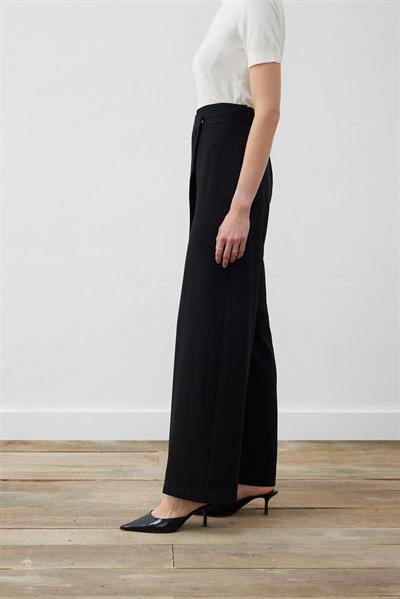 RINA CREPE FRONT PANEL DETAILED PANTS BLACK