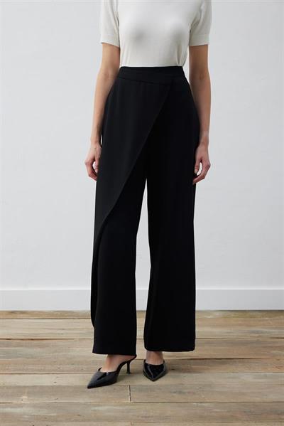 RINA CREPE FRONT PANEL DETAILED PANTS BLACK