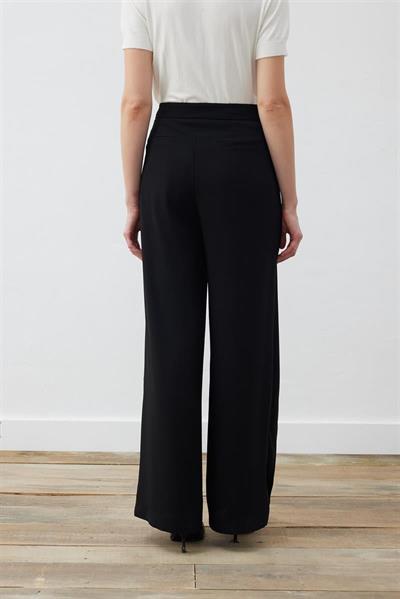 RINA CREPE FRONT PANEL DETAILED PANTS BLACK