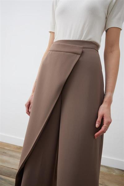 RINA CREPE FRONT PANEL DETAILED PANTS TAUPE