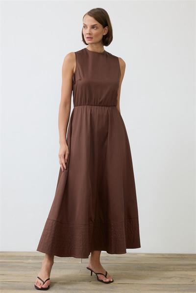 ROYAL COTTON SLEEVELESS SPORTS STITCH FLARED DRESS BROWN