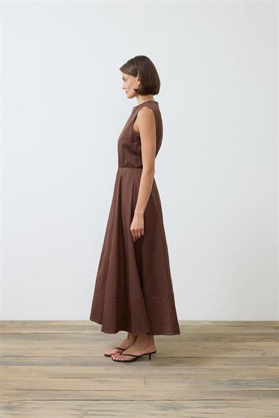 ROYAL COTTON SLEEVELESS SPORTS STITCH FLARED DRESS BROWN