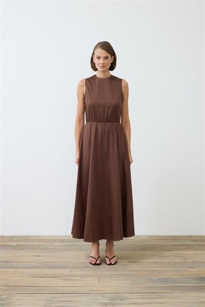 ROYAL COTTON SLEEVELESS SPORTS STITCH FLARED DRESS BROWN