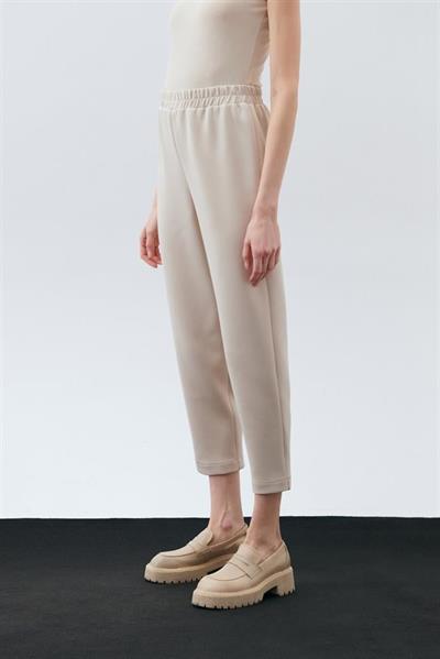 SCUBA CARROT PANTS BEIGE