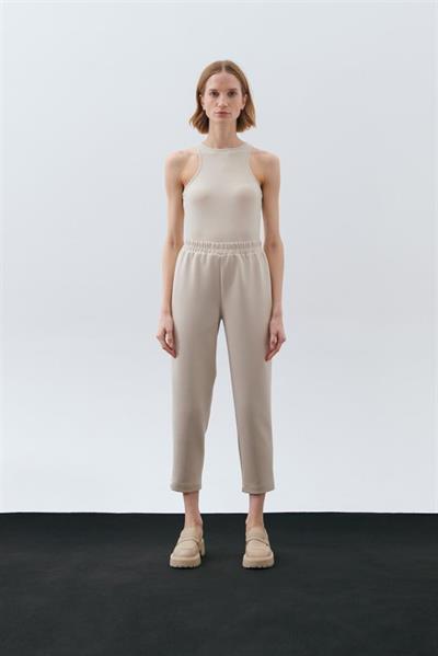 SCUBA CARROT PANTS BEIGE