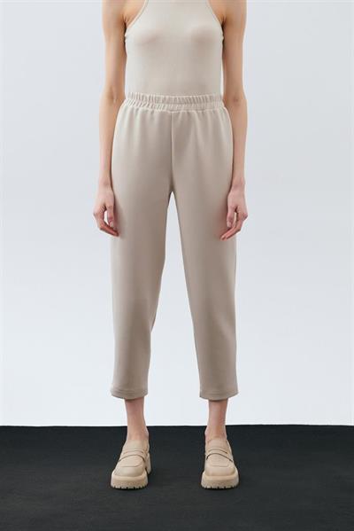 SCUBA CARROT PANTS BEIGE