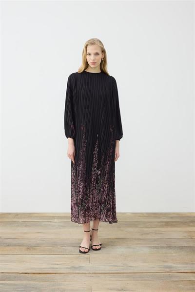 SUMBUL PATTERNED PLEATED CHIFFON DRESS BLACK
