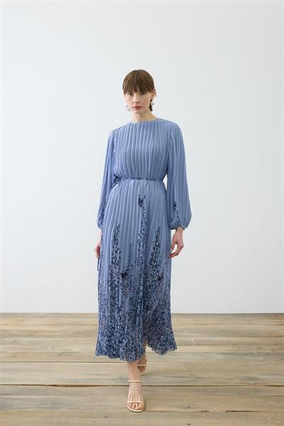 SUMBUL PATTERNED PLEATED CHIFFON DRESS BLUE