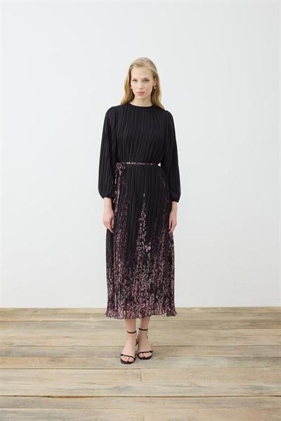 SUMBUL PATTERNED PLEATED CHIFFON DRESS BLACK