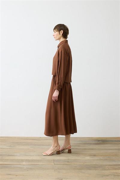VERA VISCOSE ELASTIC WAIST SKIRT   OVAL SHIRT SET BROWN