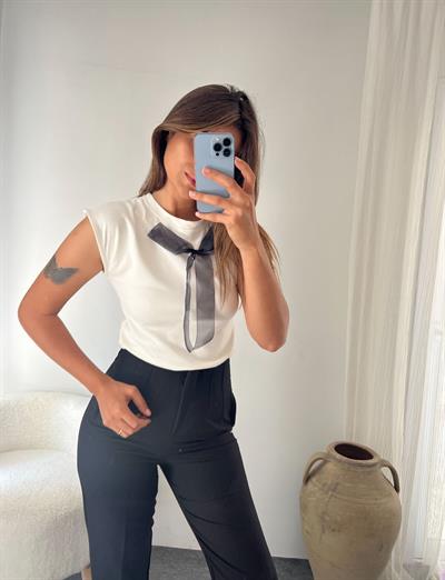 FİYONK DETAYLI TİŞÖRT BEYAZ