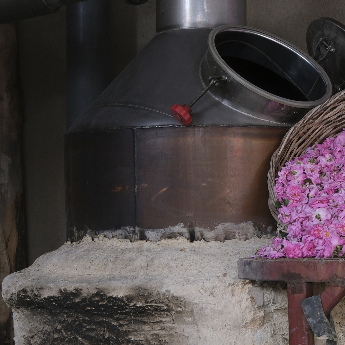 Gülhanya Aromaterapi bakır imbik üretim süreci
