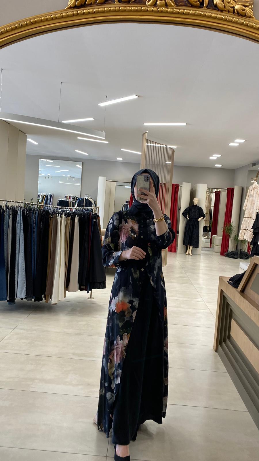 37835 MİSSWHENCE ÇİÇEK DETAYLI SİYAH ELBİSE