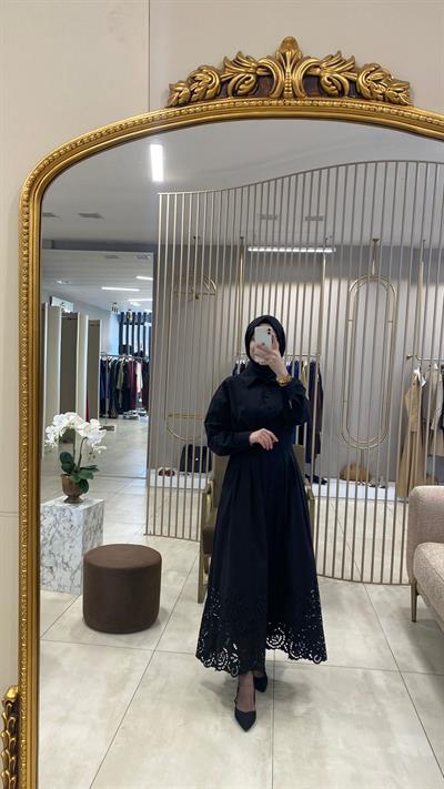 EXQUİSE NAKIŞ DETAYLI SİYAH ELBİSE