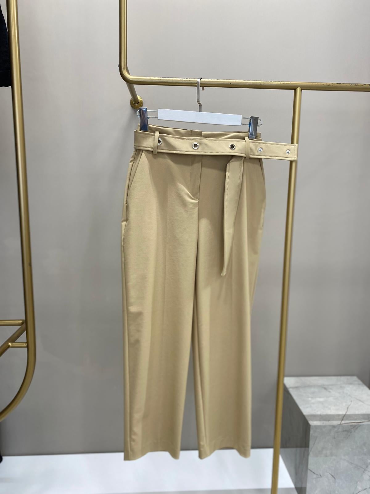 İPEKYOL KEMER DETAYLI PANTOLON