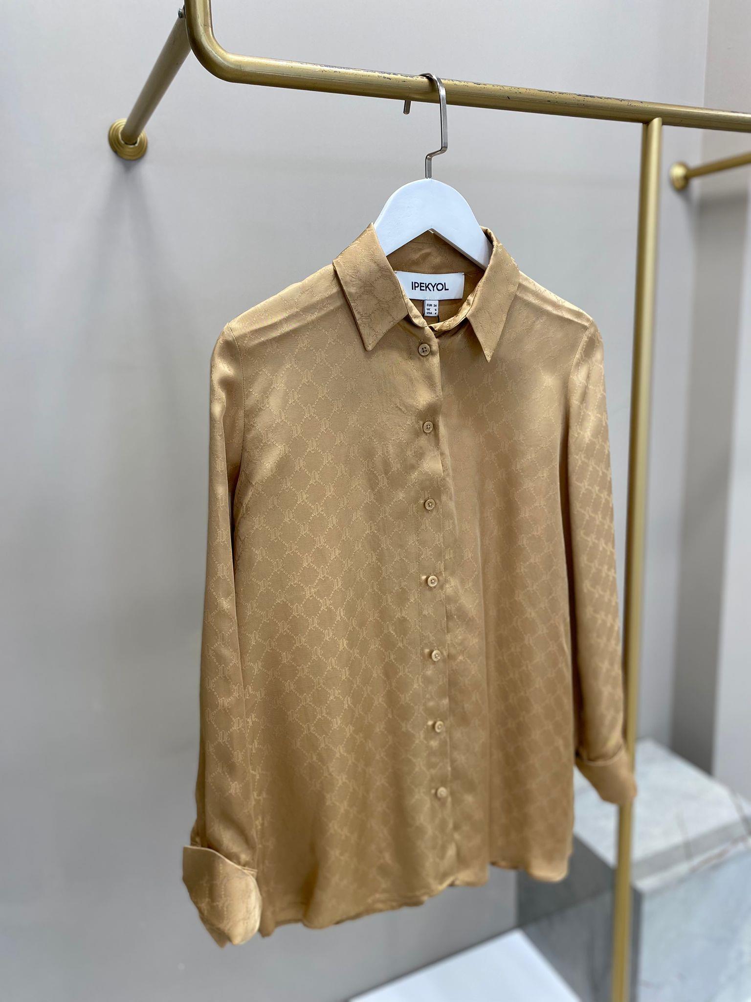 İPEKYOL MONOGRAM DESEN GÖMLEK