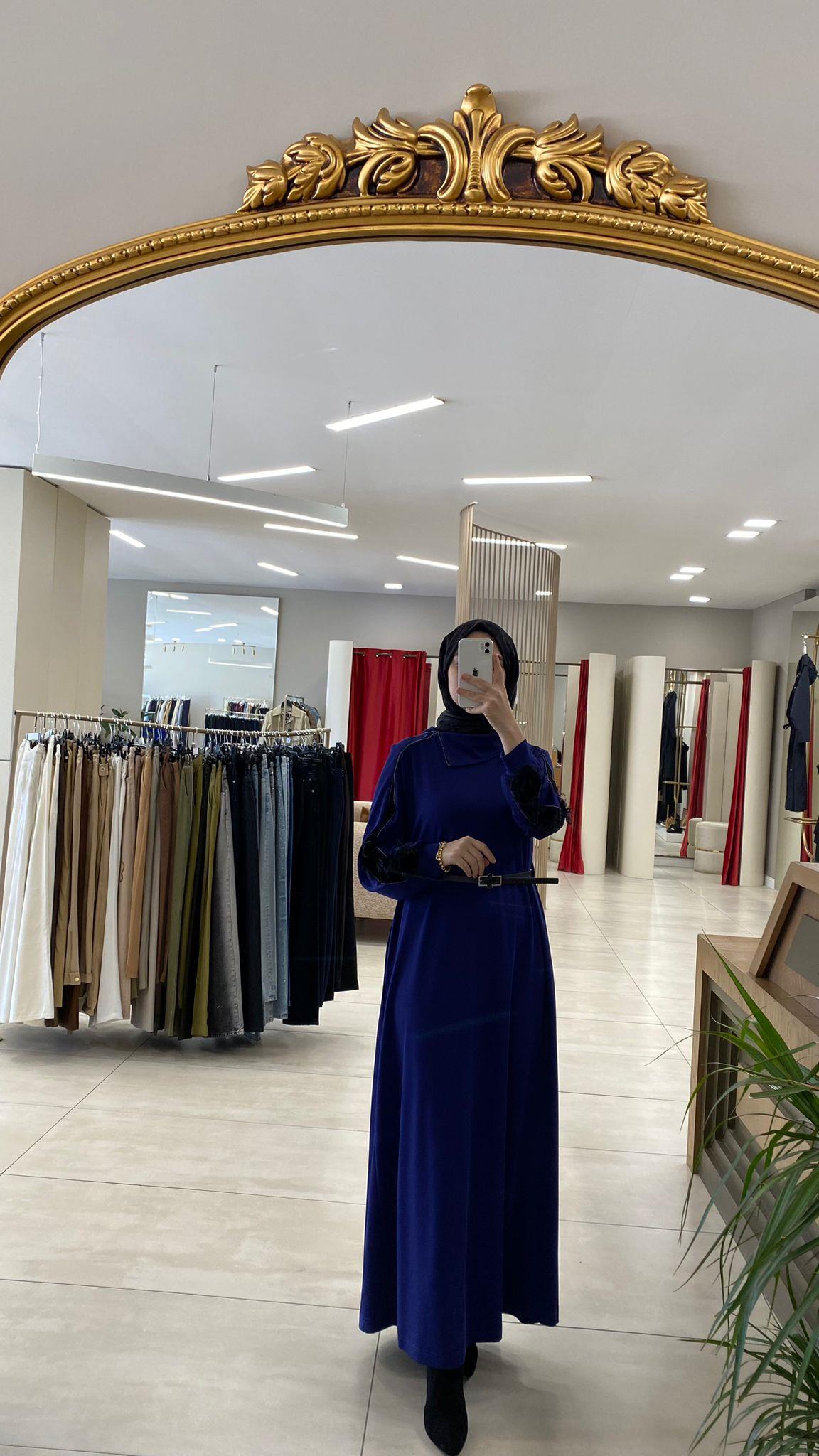 MİSSWHENCE SAKS MAVİSİ KADİFE DETAYLI ELBİSE