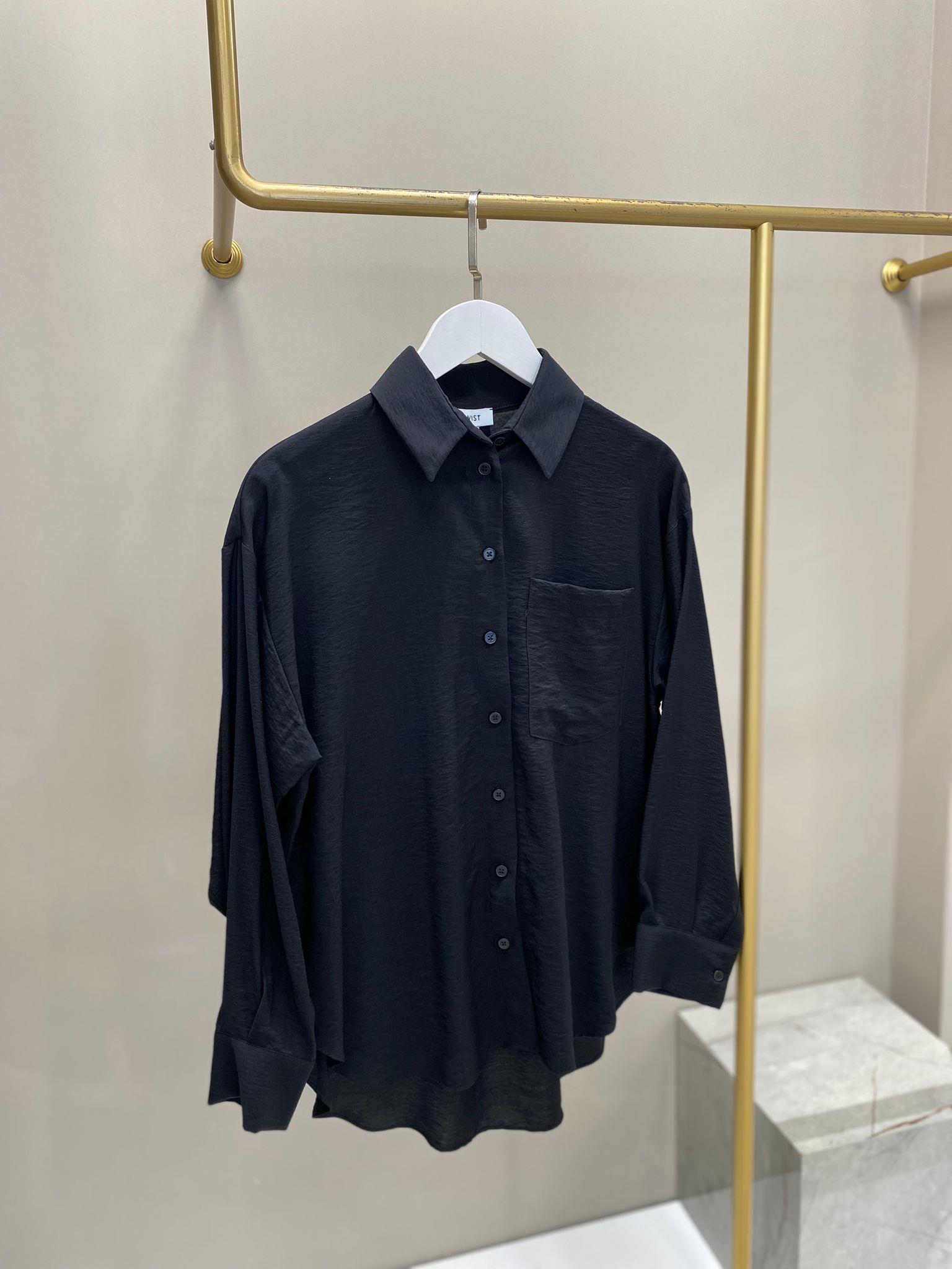 TWİST TEK CEP DETAYLI SİYAH GÖMLEK