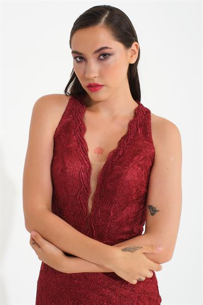 Bordo Sırt Dekolteli Halter Yaka Abiye