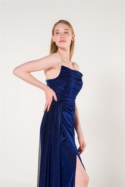 Saks Straplez Simli Yırtmaçlı Abiye Elbise