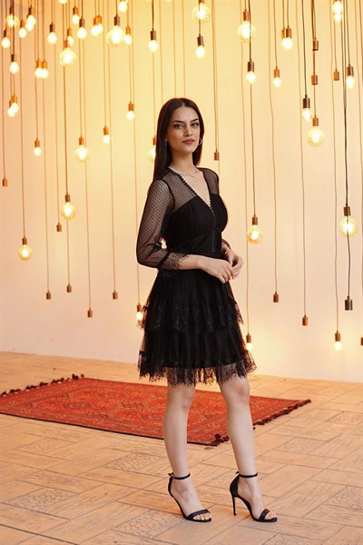 Siyah Dantelli Kısa Abiye Elbise