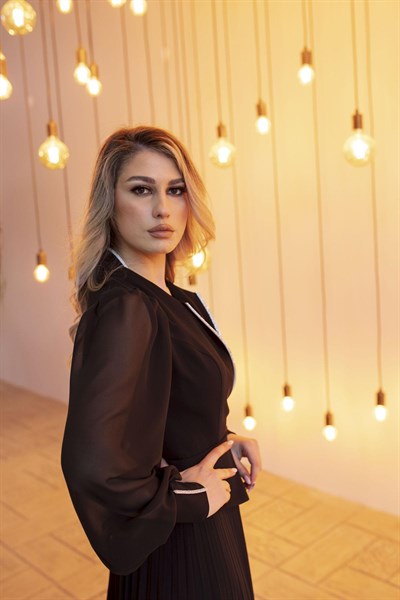Siyah Eteğli Piliseli Şifon Uzun Abiye Elbise