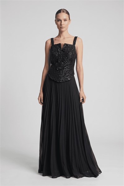 Siyah Önü Fiyonklu Üstü Simli Abiye