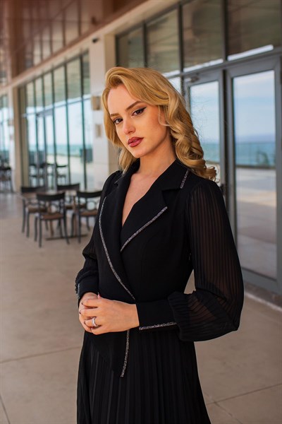 Siyah Sim Şeritli Eteği Piliseli Abiye Elbise