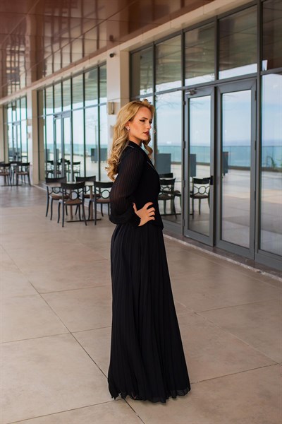 Siyah Sim Şeritli Eteği Piliseli Abiye Elbise