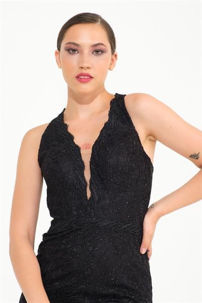 Siyah Sırt Dekolteli Halter Yaka Abiye