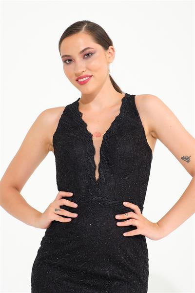 Siyah Sırt Dekolteli Halter Yaka Abiye