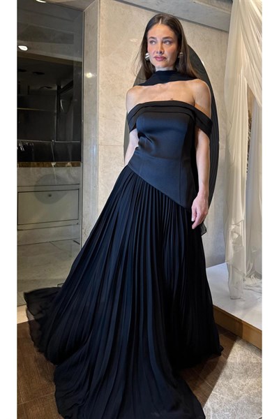 Siyah Üstü Saten Altı Piliseli Abiye