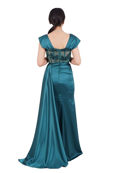 Zümrüt Taş İşlemeli Transparan Saten Abiye Elbise