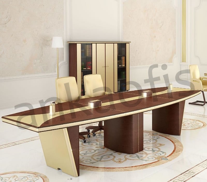 Radius Meeting Table