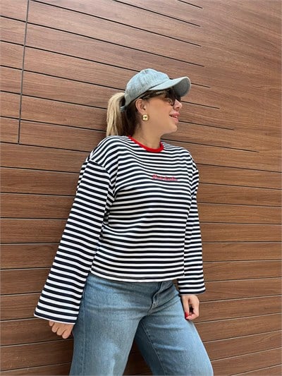 Kırmızı Yaka Detaylı İnce Çizgili Basic Bluz(Siyah-Beyaz) 