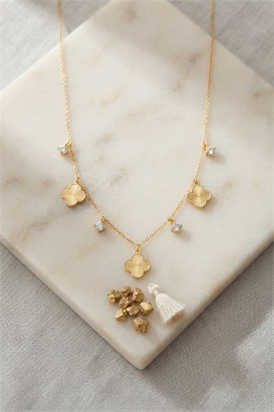 Pirinç Gold Renk Zirkon Taşlı Yonca Model Kadın Kolye