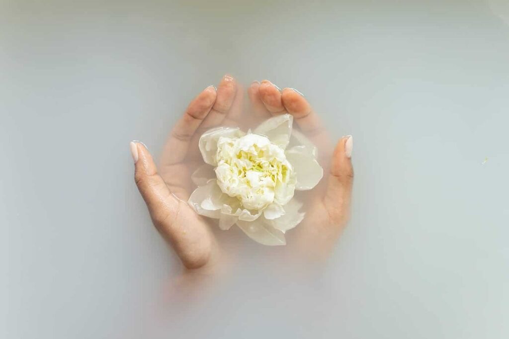 Sağlıklı bir cilt için AROMATİK YAĞ KARIŞIMLARI